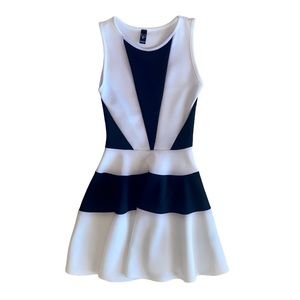 Windsor Fit & Flare Short Dress Black and Cream Size Small (S)